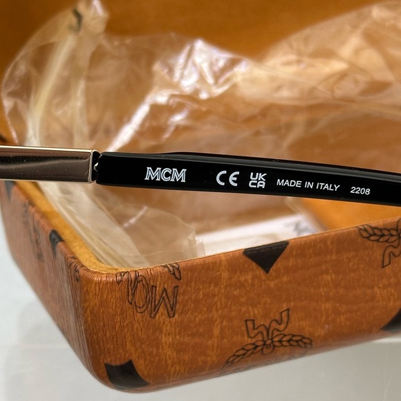 MCM Black & Gold Cat-Eye Sunglasses – Made in Italy – New Condition 🕶️ - Picture 7 of 14
